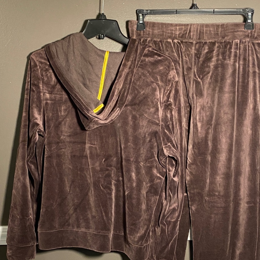 2-PC Robert Louis Chocolate Brown w/ Gold Accents Wide Leg Velour Tracksuit Set - Picture 4 of 9